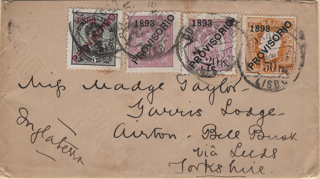 0949.jpg -     Lote:    949            Portugal        Descrição:         1892/93 &mdash; D. Luís I. Sobrecargas "PROVISORIO". Sobrescrito circulado de Lisboa (08.08.93) para Leeds (12.08.93) com selos de 5 reis preto, sobrecarga d, MF89 + selo de 25 reis, sobrecarga d, MF92 + selo de 20 s/ 25 reis, sobrecarga e, MF95 + selo de 50 s/ 80 reis, sobrecarga f, MF96 (com defeito). MB e MR.         Carta       Valor Base:     &euro; 125,00     Valor Venda:     &euro;      