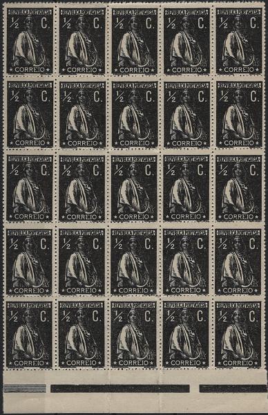0968.jpg -     Lote:    968            Portugal        Descrição:         1912 &mdash; Ceres. MF207i, &frac12; c preto, papel cartolina, denteado 15x14. Bloco com 25 selos (5x5). Valor de catálogo &euro; 2.250,00.         ***       Valor Base:     &euro; 100,00     Valor Venda:     &euro;      