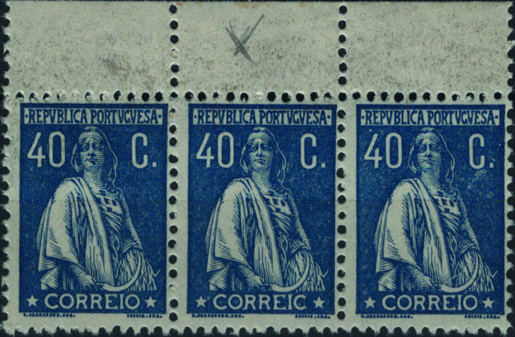 0977.jpg -     Lote:    977            Portugal        Descrição:         1923 &mdash; Ceres. Mf256a, 40c azul, denteado 12x11 &frac12;, papel liso. Tira horizontal com 3 selos com a variedade "CORREIC" no segundo selo. Exemplar com goma original sem charneira, sem defeitos nem reparações. Valor de catálogo &euro; 587,00.         ***       Valor Base:     &euro; 60,00     Valor Venda:     &euro;      