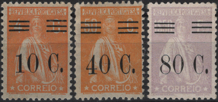 0998.jpg -     Lote:    998            Portugal        Descrição:         1928/29 &mdash; Ceres, com sobretaxa. Lote composto por três selos: Mf457c, 4c s/ 10c laranja, Mf470g, 40c s/ 50c amarelo laranja e Mf483a, 80c s/ 1$50, todos em denteado 12x11 &frac12;, papel liso e com variedades de barramento, respetivamente, tipo V, X e II. Exemplares com goma original, os dois primeiros com charneira e o terceiro sem charneira. Valor de catálogo &euro; 165,00.         ***/**       Valor Base:     &euro; 25,00     Valor Venda:     &euro;      
