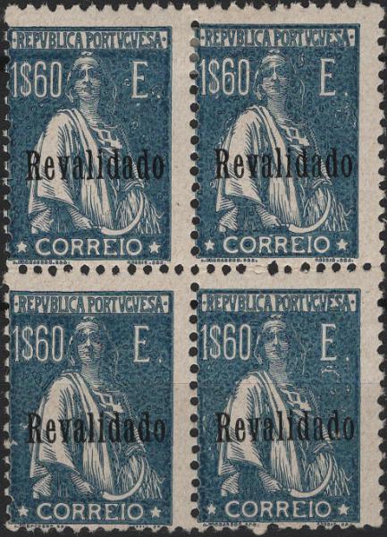 1007.jpg -     Lote:    1007            Portugal        Descrição:         1929 &mdash; Ceres, com sobrecarga "Revalidado". MF493a, 1$60 ardósia, papel lustrado espesso. Quadra com denteado descentrado, com goma original, os superiores com sinal de charneira e os dois selos inferiores sem sinal de charneira, boa cor, sem defeitos ou reparações. MB e R. Valor de catálogo &euro; 620,00.         ***/**       Valor Base:     &euro; 75,00     Valor Venda:     &euro;      