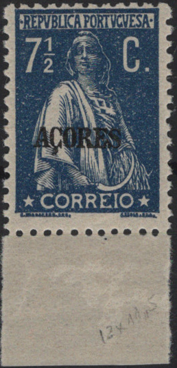 1110.jpg -     Lote:    1110            Açores       Descrição:         1918/21 &mdash; Ceres. Selos do Continente com sobrecarga "AÇORES". Mf172, 7 &frac12; c azul, denteado 12x11 &frac12;. Selo com goma original sem charneira, bordo de folha, sem defeitos nem reparações. Valor de catálogo &euro; 250,00.         ***       Valor Base:     &euro; 50,00     Valor Venda:     &euro;      