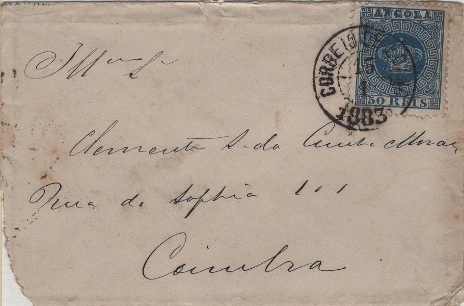 1147.jpg -     Lote:    1147            Angola       Descrição:         1881/85 &mdash; Coroa. Novas cores. MF14, 50 reis azul, tipo I, papel liso, denteado 12 &frac12;, em sobrescrito circulado de Luanda (15.01.1883) para Coimbra (14.02.83) com trânsito por Lisboa (13.02.83), para pagar o primeiro porte de cartas remetidas para o Continente com o peso até 15g. Exemplar raro, sem reparações, com falta de papel no sobrescrito no canto inferior esquerdo, transportado pelo vapor "Angola" e marca da estação expedidora bem batida a preto "CORREIO DE LOANDA". MB e MR. Certificado de peritagem de J. Miranda da Mota.         Carta       Valor Base:     &euro; 400,00     Valor Venda:     &euro;      