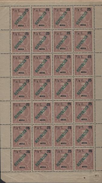 1202.jpg -     Lote:    1202            Angola       Descrição:         1919 &mdash; D. Carlos I Mouchon com sobrecarga REPUBLICA e sobretaxa, tipografadas localmente. MF192, &frac12; C s/ 75 reis castanho violeta. Folha completa com 28 selos, com goma original sem sinal de charneira. 1.º e 4.º selos com "2" mais fino; 10.º selo com traço partido; 15.º selo com traço curto; 16.º selo com "A" de "REPUBLICA" subido; 22.º selo com traço curto e partido. Valor de catálogo &euro; 445,00         ***       Valor Base:     &euro; 80,00     Valor Venda:     &euro;      
