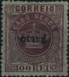 1289.jpg -     Lote:    1289            Guiné       Descrição:         1879/82 &mdash; Coroa. Selos de Cabo Verde, com sobrecarga GUINÉ pequena * Não emitidos. MF9, 300 reis castanho, denteado 12 Ÿ, novo sem goma como emitido, assinado a lápis no verso. Exemplar sem reparações, com um canto curto e leve defeito horizontal no papel à esquerda da sobrecarga, com boa cor. Certificado de peritagem de J. Miranda da Mota. Valor de catálogo &euro; 1.200,00.         *       Valor Base:     &euro; 250,00     Valor Venda:     &euro;      