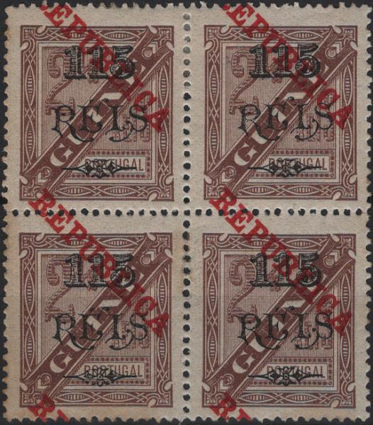 1316.jpg -     Lote:    1316            Guiné       Descrição:         1915 &mdash; D. Carlos I, com sobretaxa. Selos de 1902 com a sobrecarga REPUBLICA da Casa da Moeda. MF163b, 115 s/ 2 &frac12; reis, castanho, denteado 13 &frac12;, papel liso. Quadra. Exemplar com goma original, com sinal de charneira nos selos superiores, sem defeitos nem reparações com a SOBRECARGA DESLOCADA.          ***/**       Valor Base:     &euro; 40,00     Valor Venda:     &euro;      