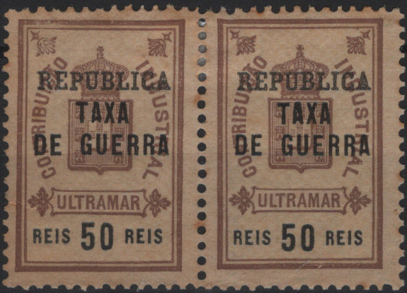1337.jpg -     Lote:    1337            Guiné       Descrição:         1919 &mdash; Imposto Postal. Estampilha fiscal, com sobrecarga "REPUBLICA" e "TAXA / DE / GUERRA". MF IP2, 50 reis castanho e bistre. Par horizontal. Exemplar sem reparações, com um ponto de óxido, sem goma como emitidos. Valor de catálogo &euro; 340,00.         *       Valor Base:     &euro; 65,00     Valor Venda:     &euro;      