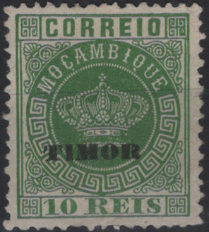 1667.jpg -     Lote:    1667            Timor       Descrição:         1886 &mdash; Tipo Coroa. Selos de Moçambique com sobrecarga TIMOR. Selo de 10 reis verde, denteado 12 Ÿ, papel liso. Exemplar sem goma, com um dente curto, tido como saído clandestinamente da Casa da Moeda.         *       Valor Base:     &euro; 16,00     Valor Venda:     &euro;      