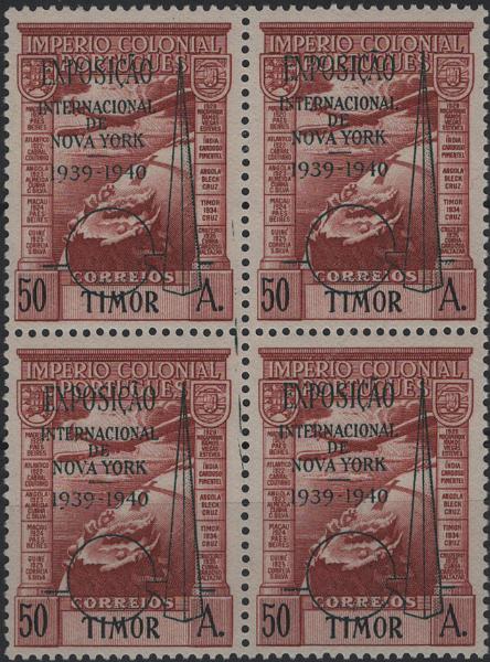 1689.jpg -     Lote:    1689            Timor       Descrição:         1938 &mdash; Correio aéreo. Império Colonial Português, com sobrecarga a preto "EXPOSIÇÃO INTERNACIONAL DE NOVA YORK / 1939-1940". MF CA7a, 50 avos castanho vermelho. Quadra com selos novos sem sinal de charneira, boa cor, sem defeitos nem reparações. MB e MR. Certificado de peritagem de Leilões P. Dias, Lda. Valor de catálogo &euro; 900,00.         ***       Valor Base:     &euro; 250,00     Valor Venda:     &euro;      
