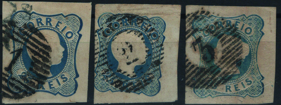 1709.jpg -     Lote:    1709            Portugal       Descrição:         Carimbo numéricos da 1.ª reforma * 1853/58 &mdash; D. Maria II + D. Pedro V. Cabelos anelados. Lote com três selos de 25 reis azul, com carimbos batidos a preto: "1 &mdash; LISBOA", tipo 4.5.4 + "2 &mdash; ALCÁCER DO SAL" tipo 20 barras + "3 &mdash; ALCOBAÇA" tipo 6.8.6.         O       Valor Base:     &euro; 20,00     Valor Venda:     &euro;      