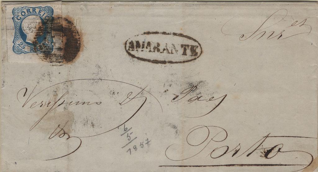 1718.jpg -     Lote:    1718            Portugal       Descrição:         Carimbo numéricos da 1.ª reforma *1855/56 &mdash; D. Pedro V. Cabelos lisos. Mf7, 25 reis azul, tipo I, com 3 margens luxo e uma normal em carta circulada de Amarante (06.05.57) para o Porto (07.05.57) obliterado com carimbo batido a sépia "53 &mdash; AMARANTE" tipo 20 barras e nominativo a SÉPIA "AMARANTE".         Carta       Valor Base:     &euro; 20,00     Valor Venda:     &euro;      