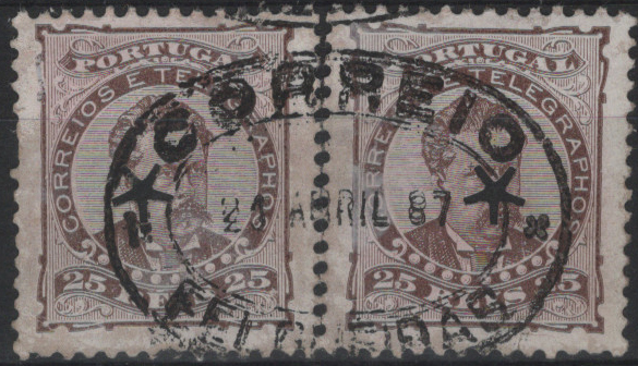 1801.jpg -     Lote:    1801            Portugal       Descrição:         Carimbos de dupla oval utilizado no serviço telegráfico. 1882/83 &mdash; D. Luís I, de frente. Mf57c, 25 reis castanho, papel liso, denteado 11 Ÿ. Dois selos pertencentes a um par, obliterado com carimbo batido a preto "CORREIO / FELGUEIRAS", e perfuração de estrela da telegrafia elétrica.  Rara utilização dos carimbos de dupla oval na telegrafia elétrica.         O       Valor Base:     &euro; 40,00     Valor Venda:     &euro;      