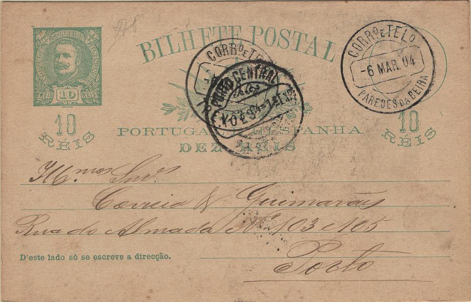 1835.jpg -     Lote:    1835            Portugal       Descrição:         Carimbos circulares datados, tipo 1880 * 1896 - D. Carlos I Mouchon. OM23, 10 reis verde sobre cartolina creme, circulado de Paredes da Beira (06.03.04) para o Porto (07.03.04) com trânsito por Trevões (06.03.04). Carimbos batidos a preto de "TREVÕES" e "PAREDES DA BEIRA". MB.         IC       Valor Base:     &euro; 12,00     Valor Venda:     &euro;      