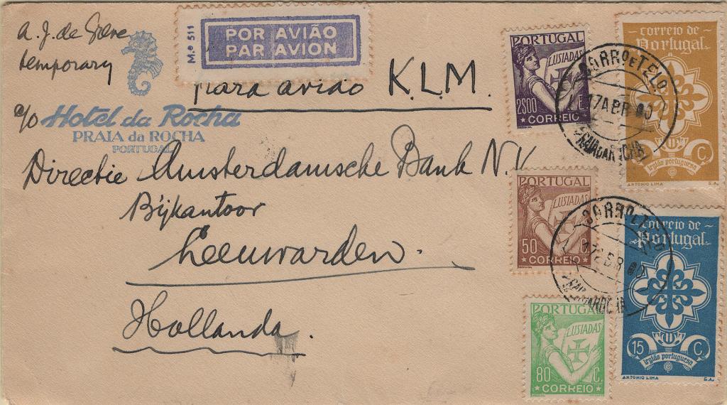1840.jpg -     Lote:    1840            Portugal       Descrição:         Carimbos circulares datados, tipo 1880. Sobrescrito circulado por via aérea pela KLM remetida da Praia da Rocha (17.04.00 - datador limitado quanto ao ano) para a Holanda com selos Mf522, 524, 528, 583 e 585. Carimbo batido a preto "PRAIA DA ROCHA". Utilização tardia deste carimbo.         Carta       Valor Base:     &euro; 20,00     Valor Venda:     &euro;      