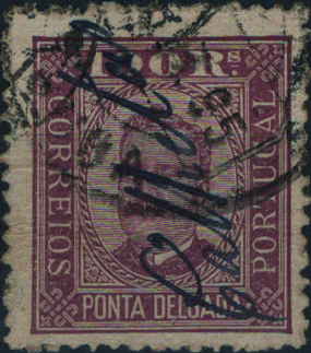 1857.jpg -     Lote:    1857            Açores       Descrição:         Obliterações manuscritas. 1892/93 &mdash; D. Carlos I. Mf9, 100 reis castanho s/amarelo, denteado 12 Ÿ, papel porcelana com obliteração a azul "CALHETA". Selo com transparência.         O       Valor Base:     &euro; 15,00     Valor Venda:     &euro;      