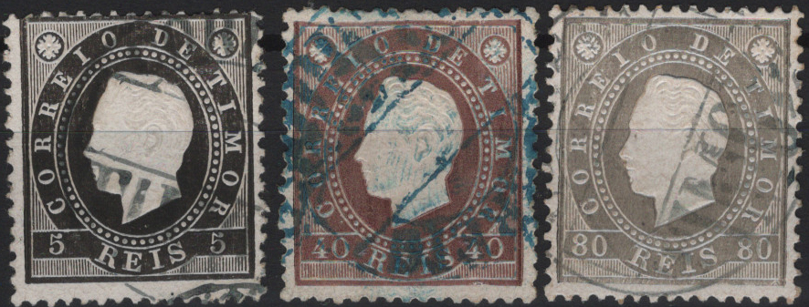 1893.jpg -     Lote:    1893            Timor       Descrição:         Carimbos circulares sem datador. 1888 &mdash; D. Luís I, fita direita. Lote com 3 selos de 5, 40 e 80 reis, Mf11, 15 e 17, obliterados com carimbos batidos a preto e azul "CORREIO / TIMOR". Exemplares sem defeitos nem reparações.         O       Valor Base:     &euro; 15,00     Valor Venda:     &euro;      