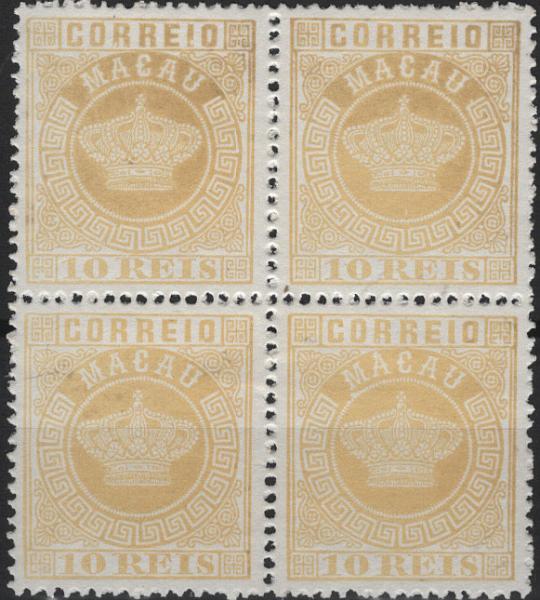 1953.jpg -     Lote:    1953            Macau       Descrição:         Reimpressões 1885. 1885/86 &mdash; Coroa. Novas cores e valores. MF2, 10 reis amarelo, denteado 13 &frac12;. Quadra. Exemplar sem goma como emitido, sem defeitos nem reparações. Valor de catálogo &euro; 280,00.         R*       Valor Base:     &euro; 50,00     Valor Venda:     &euro;      