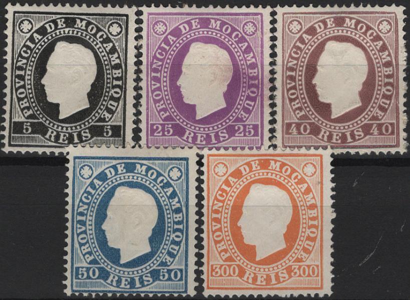 1958.jpg -     Lote:    1958            Moçambique       Descrição:         Reimpressões de 1905 * 1886 &mdash; D. Luís I, fita direita. Série incompleta de reimpressões, faltando reimpressão de 100 reis, com goma e charneira com exceção 300 reis sem goma. Valor de catálogo &euro; 300,00.         **/*       Valor Base:     &euro; 60,00     Valor Venda:     &euro;      