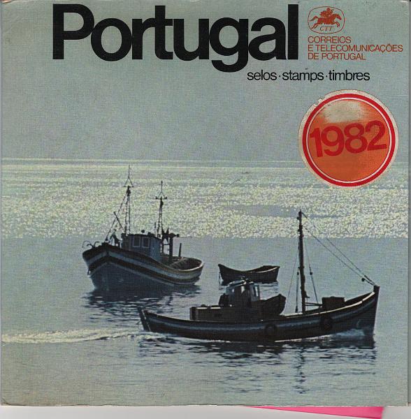 2016.jpg -     Lote:    2016                   Descrição:         Portugal * Carteiras anuais &mdash; Lote composto por coleção completa de carteiras anuais de 1982 a 2003 de Portugal, Açores e Madeira, com todos os blocos + 22 carteiras temáticas diferentes. Valor total de catálogo, não contabilizando as 66 provas das carteiras anuais &euro; 5.880,00. Lote a ver.         Lote       Valor Base:     &euro; 400,00     Valor Venda:     &euro;      