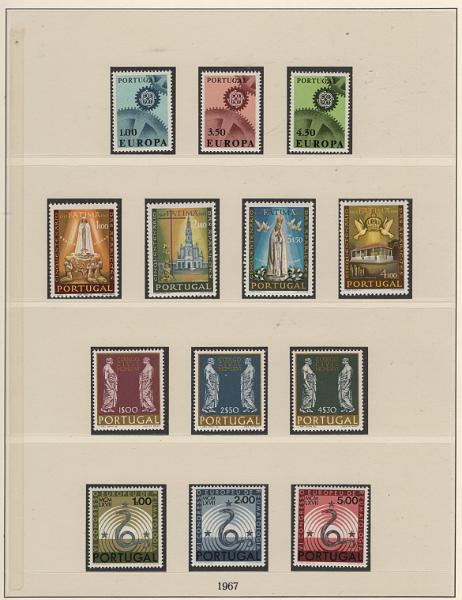 2050.jpg -     Lote:    2050                   Descrição:         Portugal - Álbum com folhas Lindner modelo 220 desde 1967 a 1977, com selos novos sem sinal de charneira. Coleção completa com selos e blocos. Valor de catálogo &euro; 1.210,00.         Lote       Valor Base:     &euro; 120,00     Valor Venda:     &euro;      