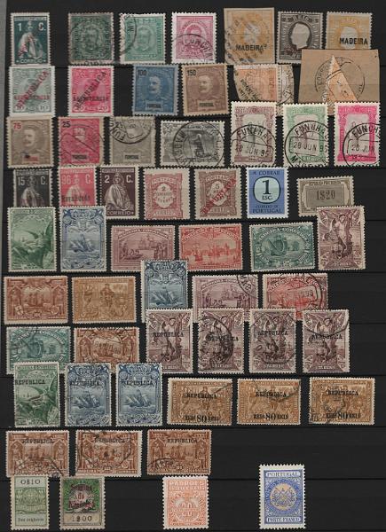 2070.jpg -     Lote:    2070                   Descrição:         Portugal - Dois classificadores com selos novos e usados de Portugal e Madeira. Alguns bons valores. Lote a ver.         Lote       Valor Base:     &euro; 50,00     Valor Venda:     &euro;      