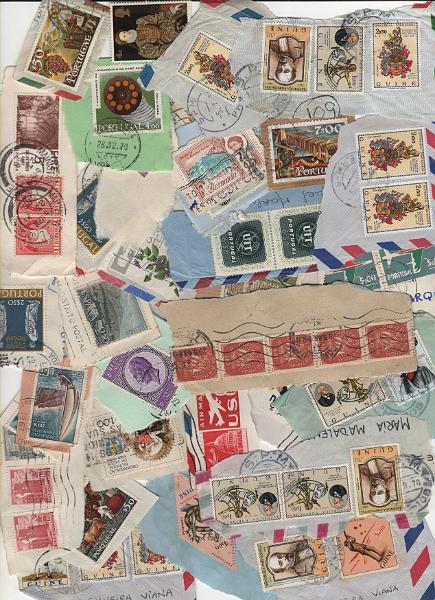 2073.jpg -     Lote:    2073                   Descrição:         Portugal e ex-Colónias &mdash; Lote contendo 7 caixas com selos usados e lavados, mas também selos de períodos mais modernos em fragmentos. Inclui ainda selos com marcas comemorativas, marcas do serviço postal militar, incluindo ainda conjunto de pagelas. Lote a ver.         Lote       Valor Base:     &euro; 150,00     Valor Venda:     &euro;      
