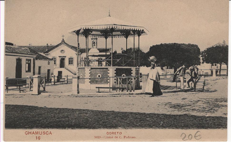 2221.jpg -     Lote:    2221      Lotes pelo Correio             Descrição:         Temáticos. Coretos e Quiosques. Lote com 2 postais ilustrados da Chamusca e Espinho.         PI       Valor Base:     &euro; 8,00     Valor Venda:     &euro;      