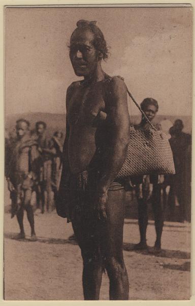 2240.jpg -     Lote:    2240      Lotes pelo Correio             Descrição:         Timor. Lote de dois postais ilustrados: Timor Português &mdash; Um carreiro + Timor Português &mdash; Tipos e Costumes (Um dragão). Novos.         PI       Valor Base:     &euro; 12,00     Valor Venda:     &euro;      