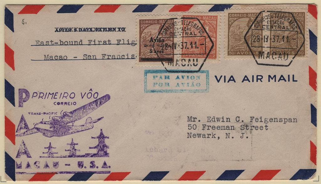 2288.jpg -     Lote:    2288      Lotes pelo Correio             Descrição:         1937 (28.04) &mdash; 1.º Voo Macau / EUA. Sobrescrito circulado de Macau (28.04.37) para Newark, com trânsito por S. Francisco (04.05.37) par de selos de 50 avos e 2P tipo Padrões MF284 e 286 + 5 avos s/ 6 avos MF CA3, com carimbo comemorativo do 1.º voo batido a violeta.         Aéreo       Valor Base:     &euro; 20,00     Valor Venda:     &euro;      