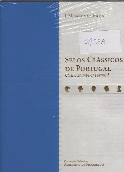 2932.jpg -     Lote:    2932      Lotes pelo Correio             Descrição:         Selos Clássicos de Portugal * Coleção Albertino Figueiredo, de J. Miranda da Mota.         Livro       Valor Base:     &euro; 25,00     Valor Venda:     &euro;      