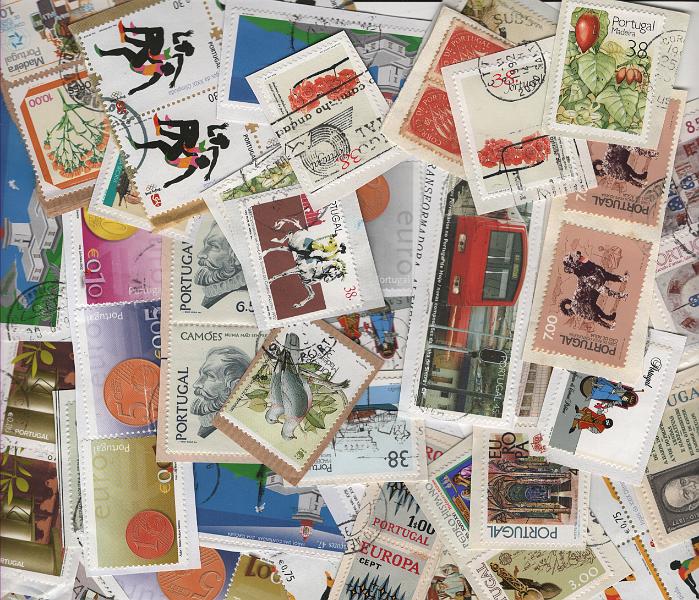 3076.jpg -     Lote:    3076      Lotes pelo Correio             Descrição:         Portugal &mdash; Caixa com centenas de selos em fragmentos com taxas altas e de séries comemorativas. Lote a ver.         Lote       Valor Base:     &euro; 20,00     Valor Venda:     &euro;      