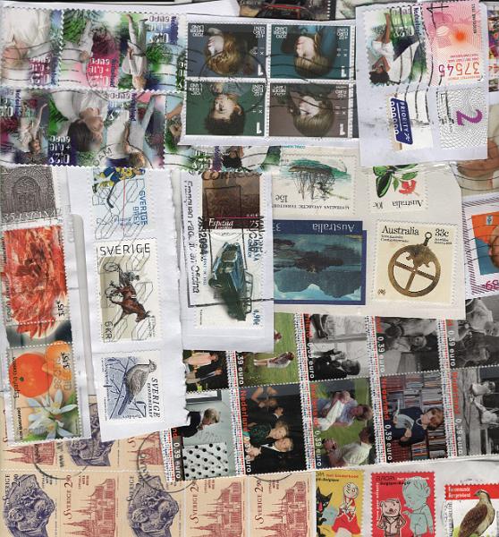 3114.jpg -     Lote:    3114      Lotes pelo Correio             Descrição:         Mundiais &mdash; Caixa com selos, blocos e carteiras modernas em estado de usado sobre fragmentos, da maioria dos países europeus incluindo muitas cardenetas da Suécia e altos valores da Holanda. Lote a ver.         Lote       Valor Base:     &euro; 30,00     Valor Venda:     &euro;      