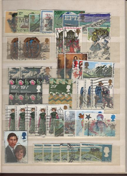 3118.jpg -     Lote:    3118      Lotes pelo Correio             Descrição:         Inglaterra e Mundiais - Pequeno classificador com selos usados contemporâneos de Inglaterra e outros países. Lote a ver.         Lote       Valor Base:     &euro; 20,00     Valor Venda:     &euro;      